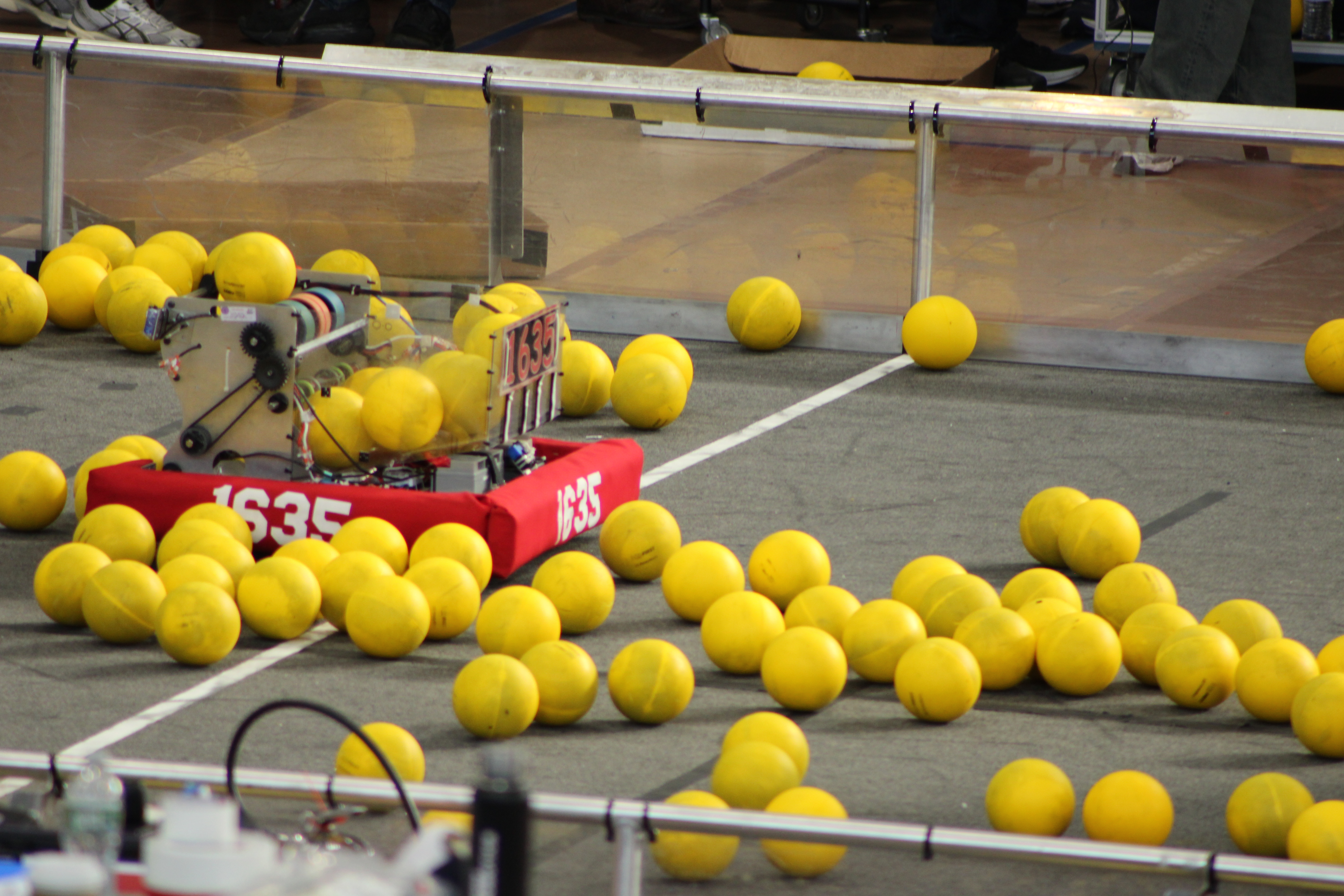 Side profile of the robot in the pit